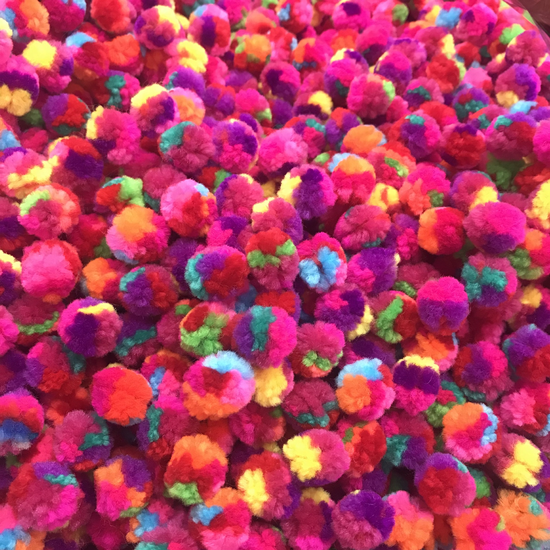 毛线球 粗毛线球 彩色花色毛线球 带绳毛线球 毛线毛球挂件