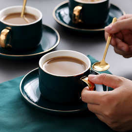 北欧风轻奢咖啡陶瓷杯金边情侣黑白色带勺红茶杯马克杯碟套装批发