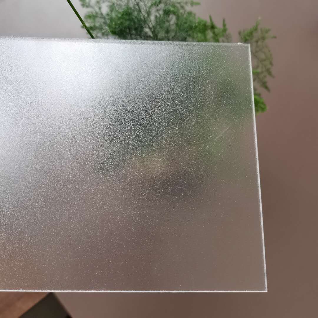 pc板耐力板塑料板单面磨砂板雨棚板透明耐力板pc阳光板磨砂耐力板