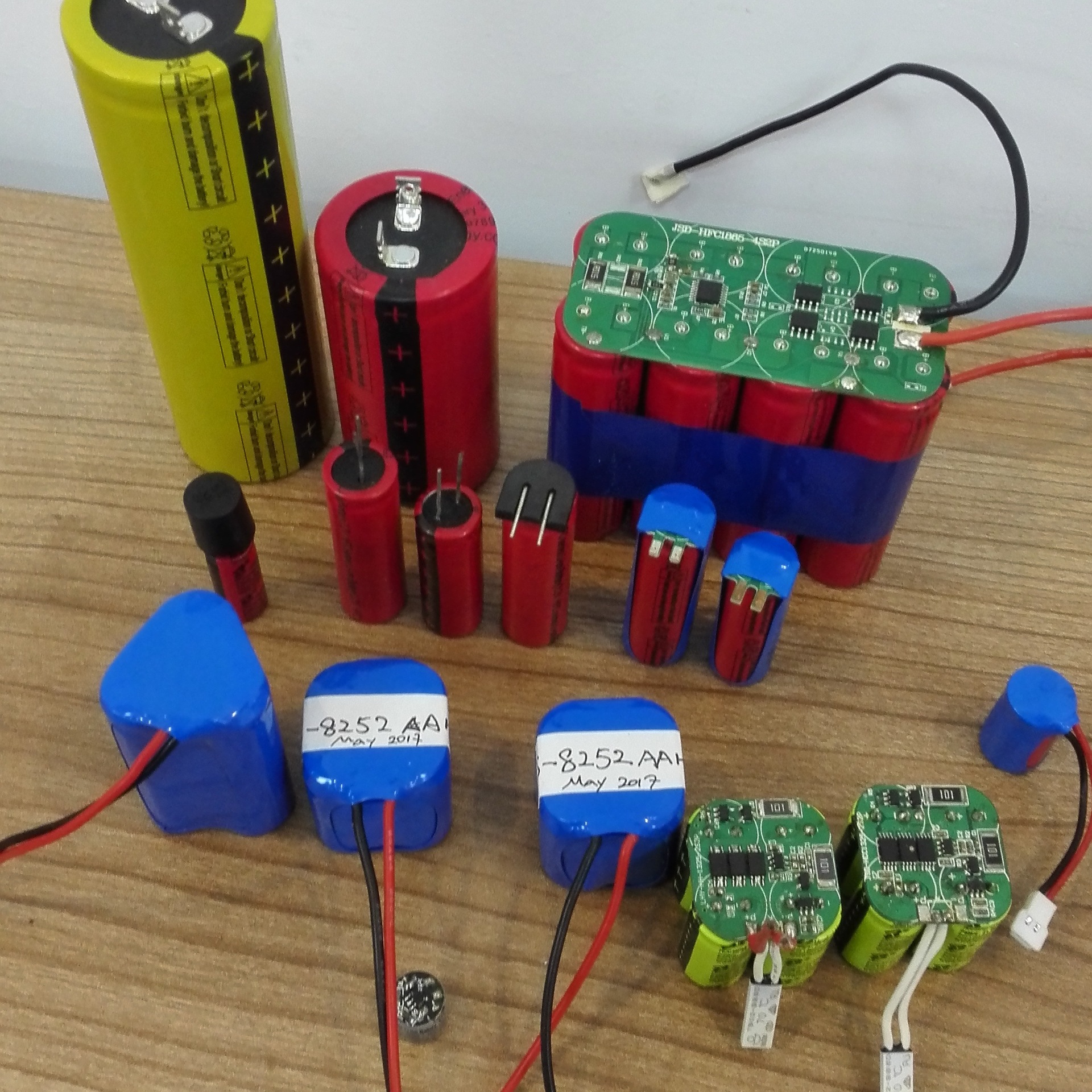 高倍率锂电容式2.4v 12v钛酸锂3.2v磷酸铁锂太阳能用电池组