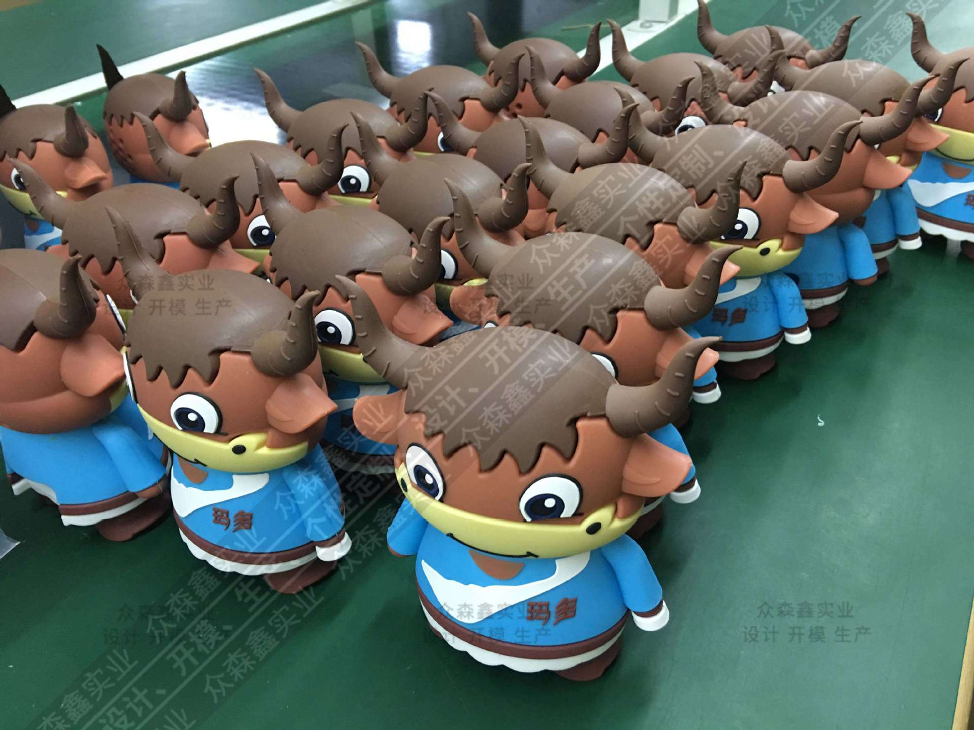 卡通蓝牙音箱设计开模定制个性公仔插卡音箱pvc软胶创意小音响 h