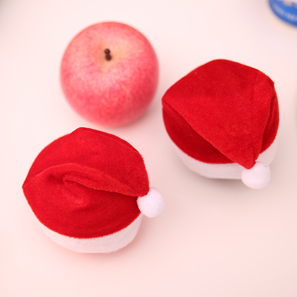 2022 New Christmas Decoration Supplies Christmas Apple Small Hat Hand-Picked Coke Cap Small Gifts for Children Packaging