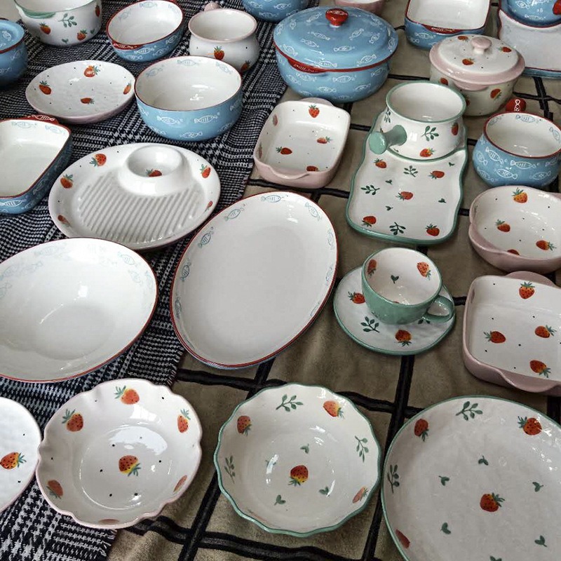 外贸尾单陶瓷批发 居家日用地摊陶瓷杂货批发 马克水杯碗盘碟摆件