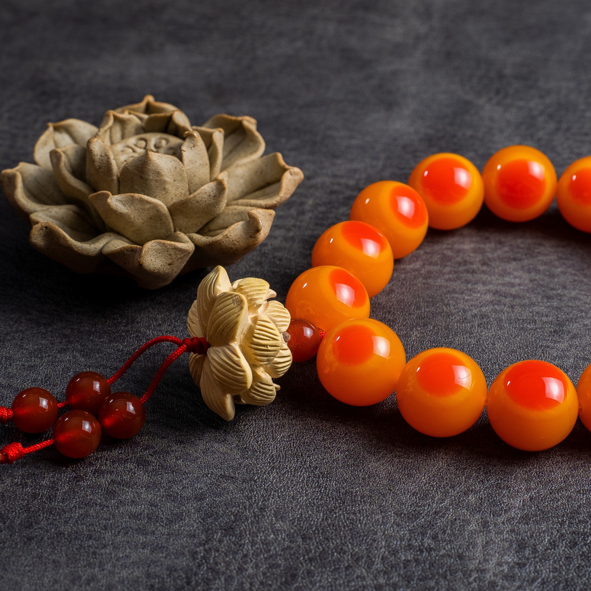 新款仿鹤顶红手串男女款手链一点红鸟珠手串文玩鸟珠手串现货批发