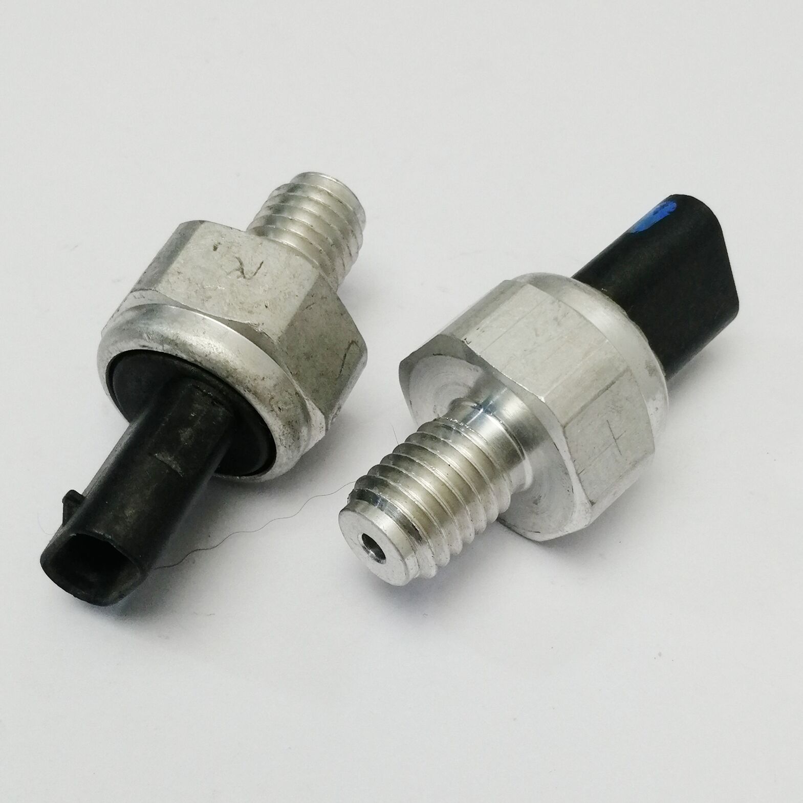 12637356适用于迈腾雪佛兰别克欧宝机油压力开关传感器