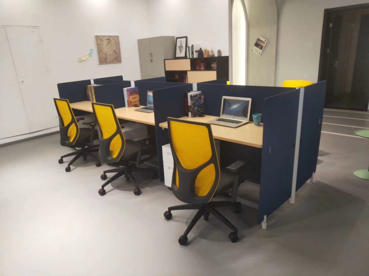 屏风卡位办公桌 多人工位办公电脑桌-阿里巴巴