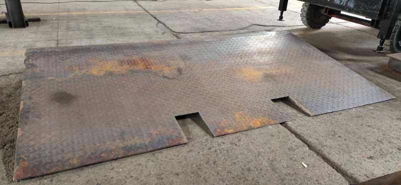 集装箱跳板钢制 上车斜坡板搭接板 叉车集装箱坡道平台固定登车板