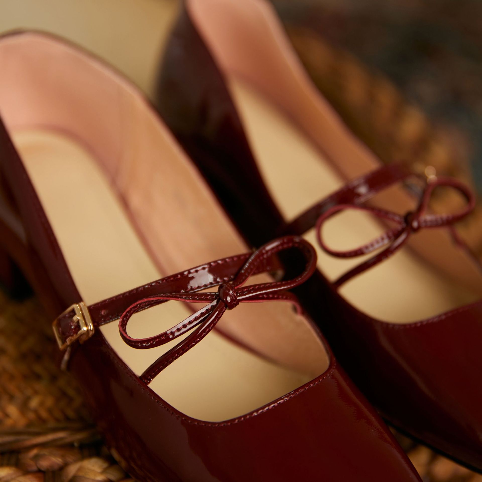 文艺复古小红鞋2021春季新款牛漆皮蝴蝶结玛丽珍鞋中跟真皮单鞋女