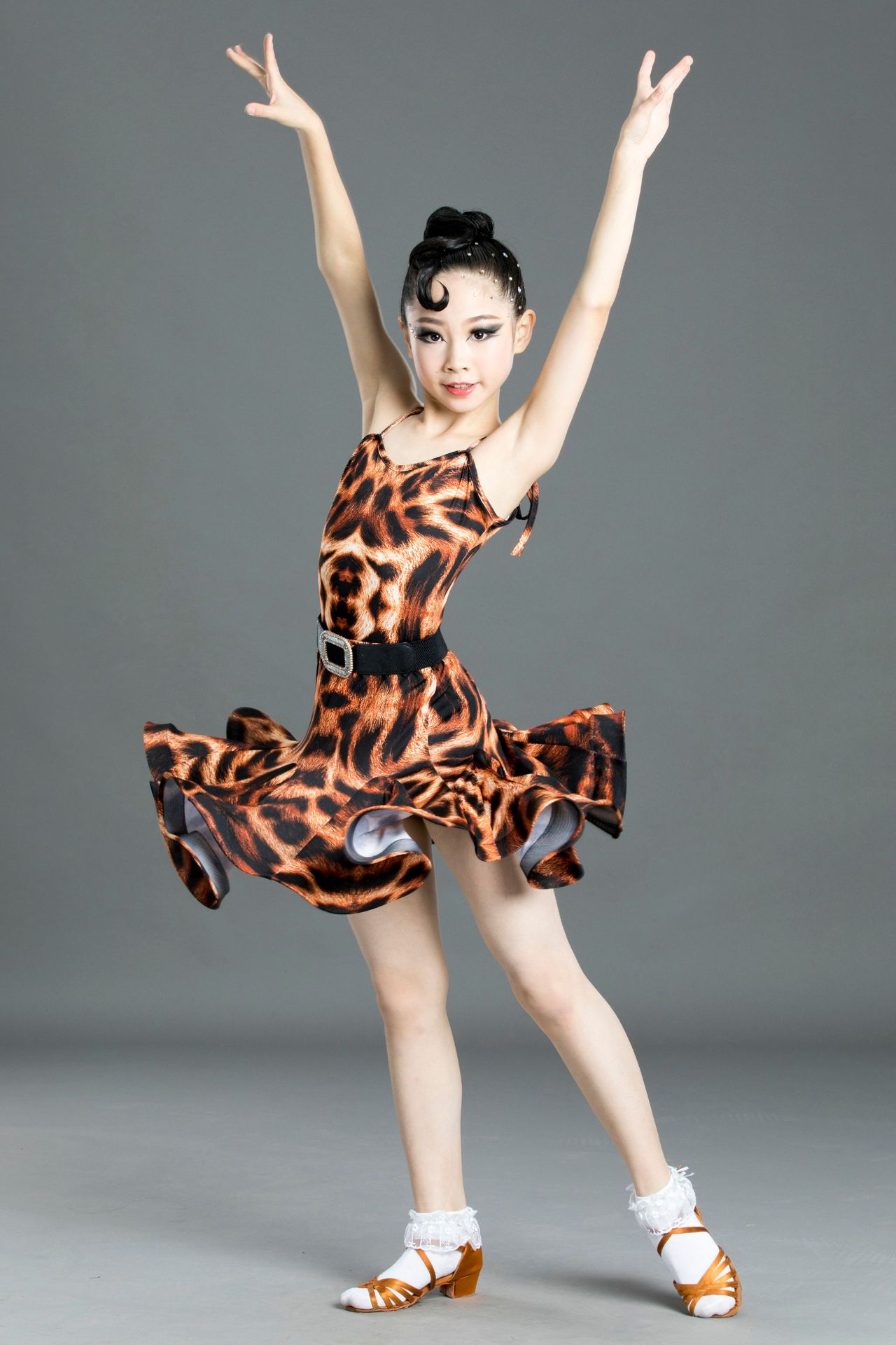 儿童拉丁舞服春夏季女童豹纹分体拉丁裙少儿练功比赛舞蹈演出服装