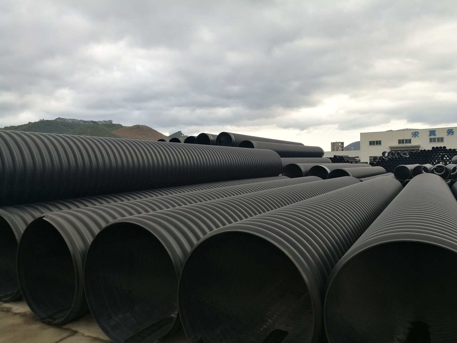 pe钢带增强螺旋波纹管 聚乙烯pe双壁波纹管 市政排水排污管道