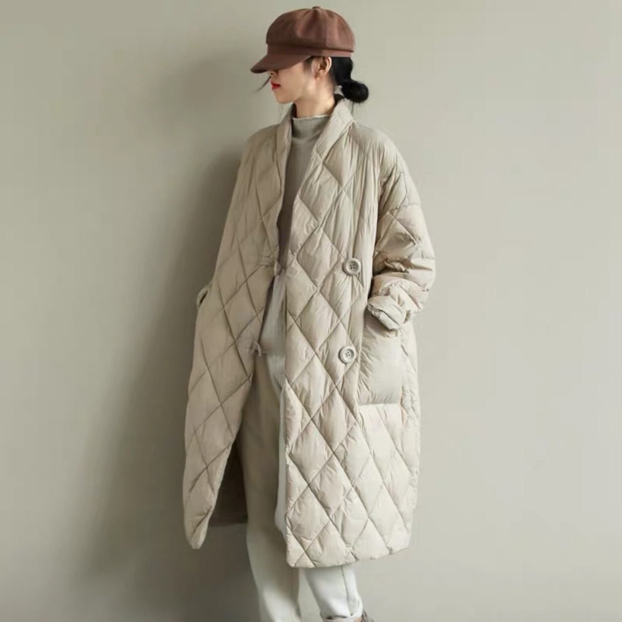 Large Size Loose Artistic Stand Collar Solid Color Line-Pressing Plaid Mid-Length White Duck down Light Warm down Jacket Women