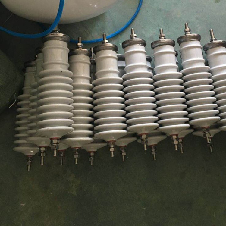 【厂家直销】户外陶瓷氧化锌避雷器10-12kv y5ws-17/50白色10kv