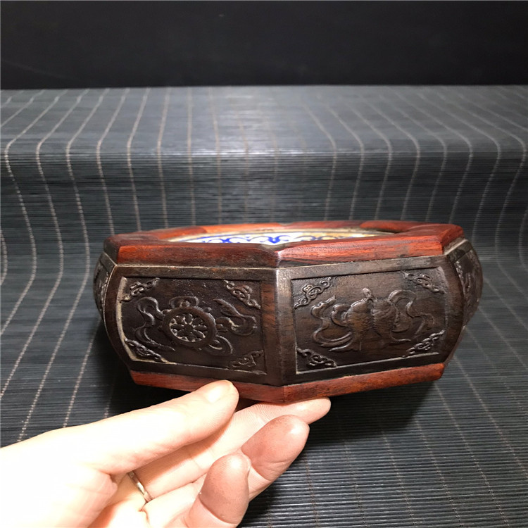 供应古玩杂项仿古做旧工艺品红酸枝木镶青花瓷烟灰缸笔洗摆件