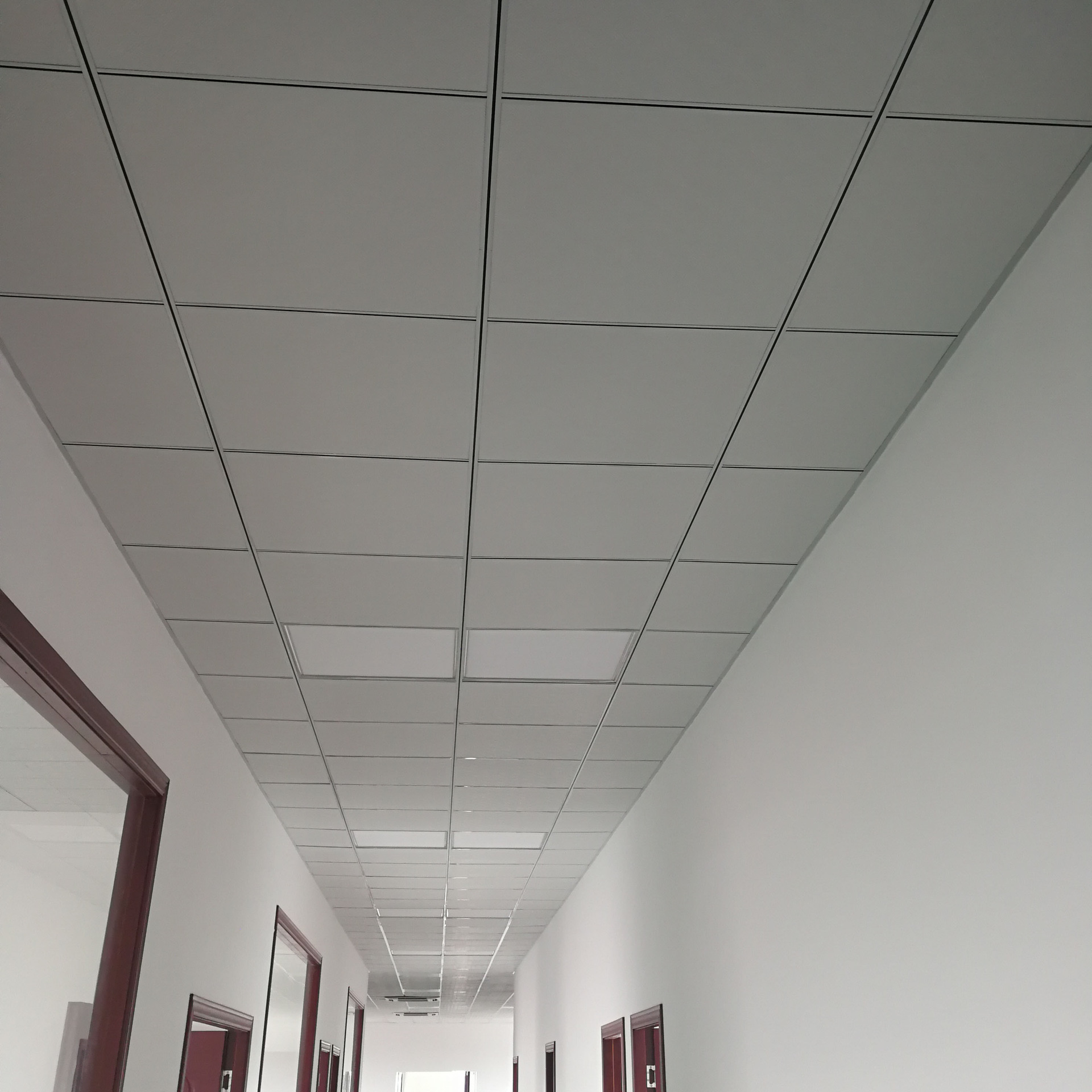 上海t型烤漆龙骨吊顶 600*600 明架龙骨吊顶  厂房办公楼l吊顶