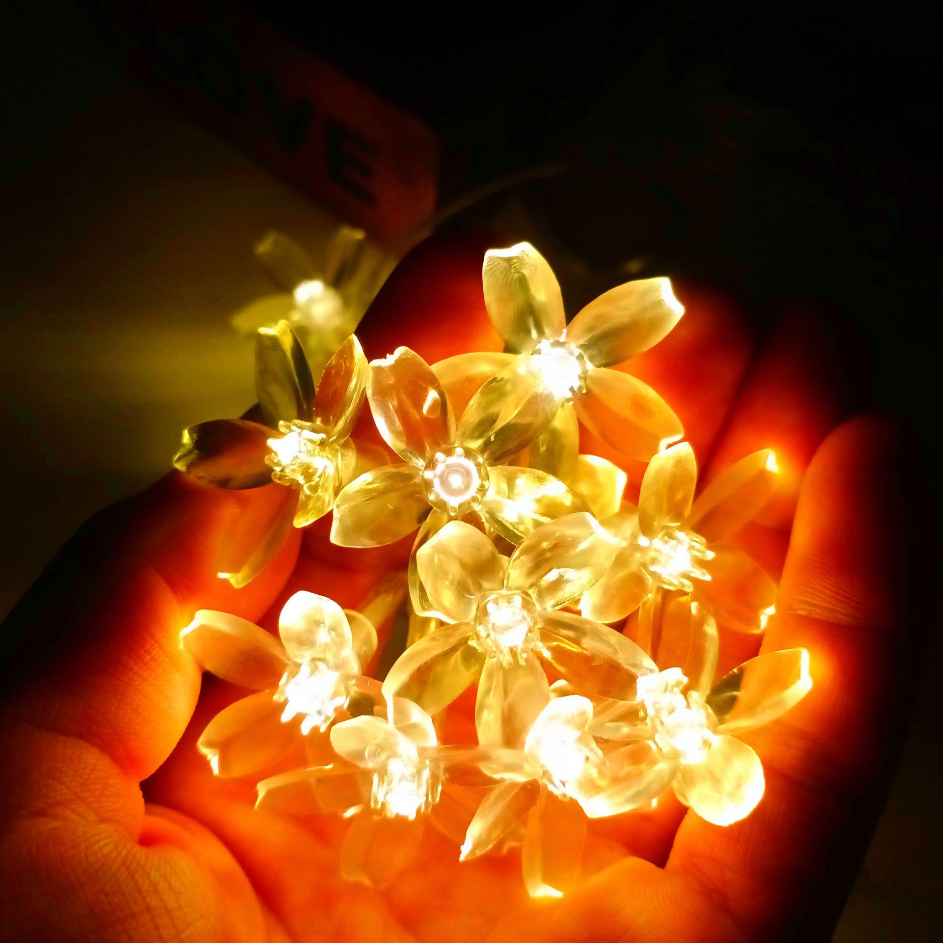 led防水电池盒太阳能樱花灯串 庭院房间阳台室内户外防水小彩灯串