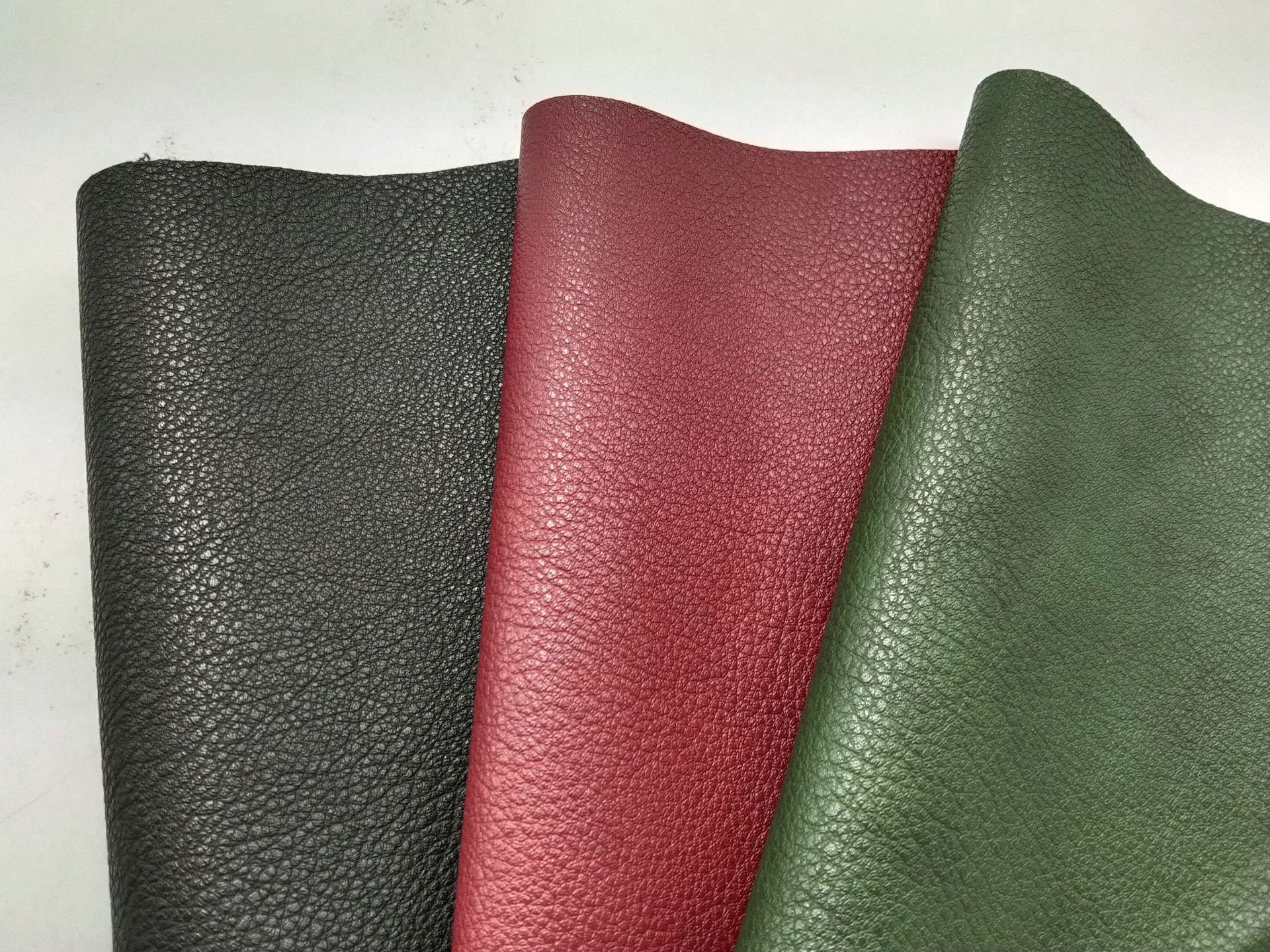 批发pvc人造革服装皮裙箱包皮革皮料1.0mm皮革面料厂家荔枝纹皮革-阿