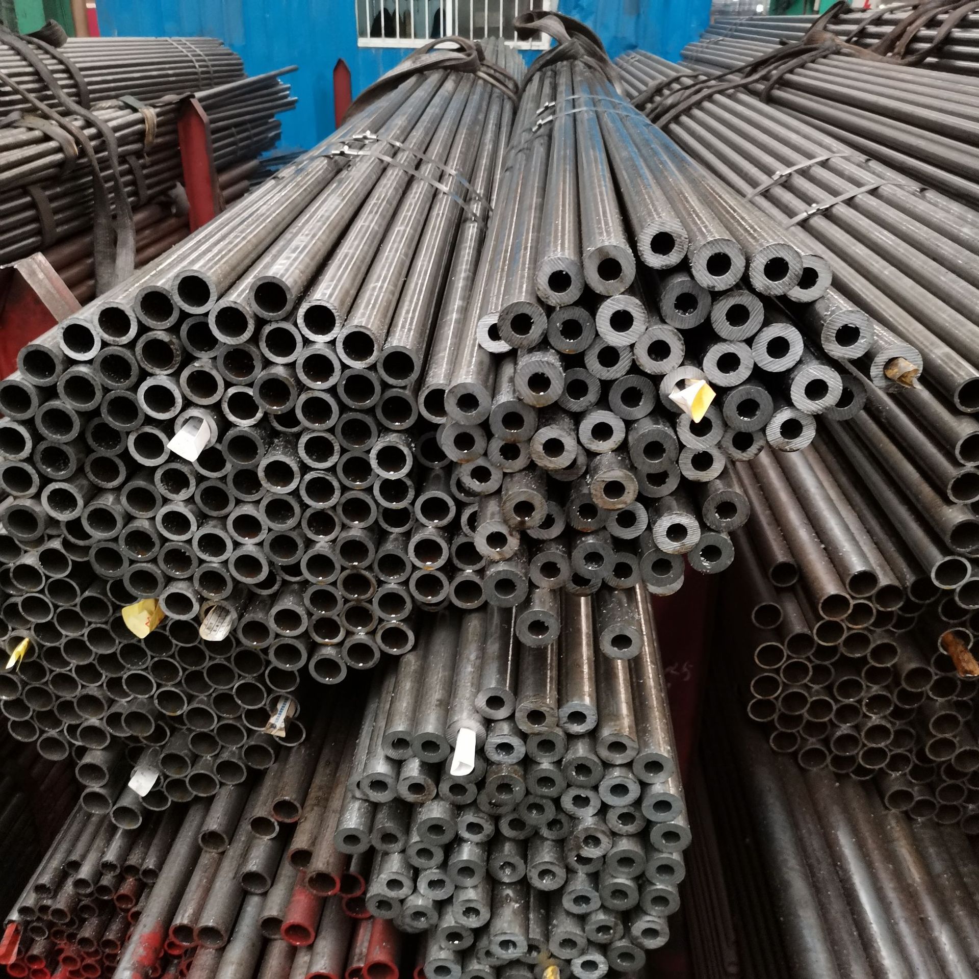 聊城厂现货无缝钢管 20号小口径精密无缝管 三辊轧无缝管切割倒角