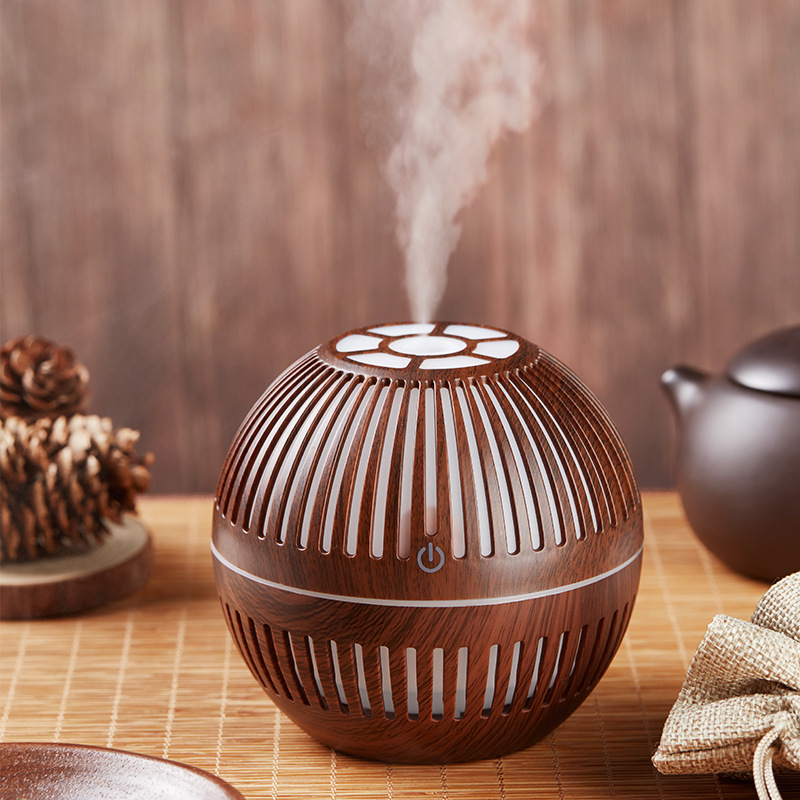 2020 New Hollow Wood Grain Humidifier Mini Aromatherapy Humidifier Air Purifier round Humidifier