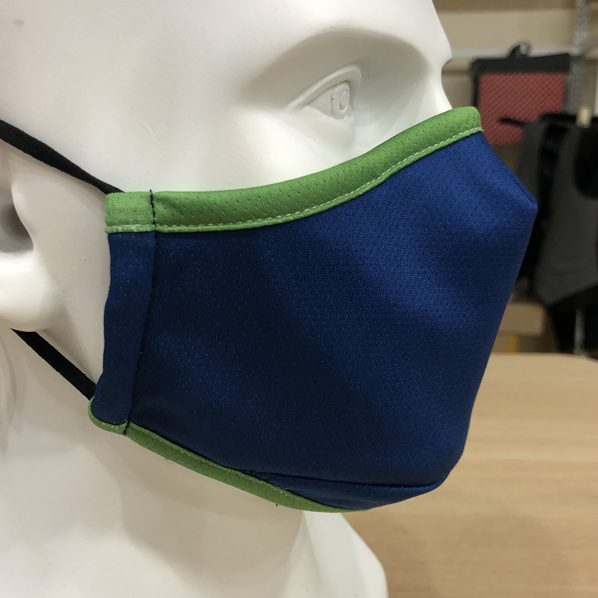 透气针孔聚酯纤维面料绿色包边蓝色白logo插片款口袋布口罩定制