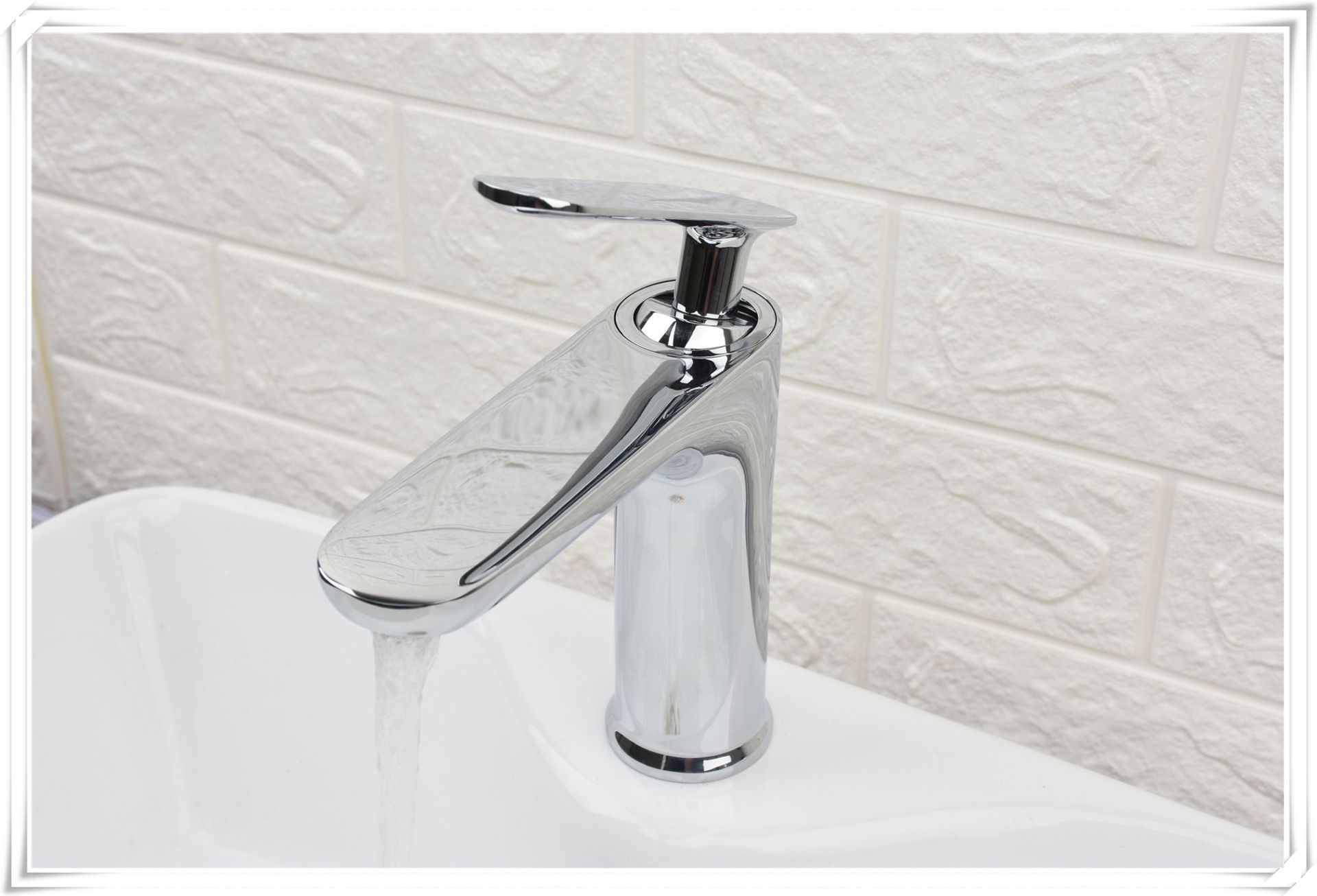 铜高标平面内置单孔洗手洗脸盆水龙头浴室柜台盆水龙头厂家批发