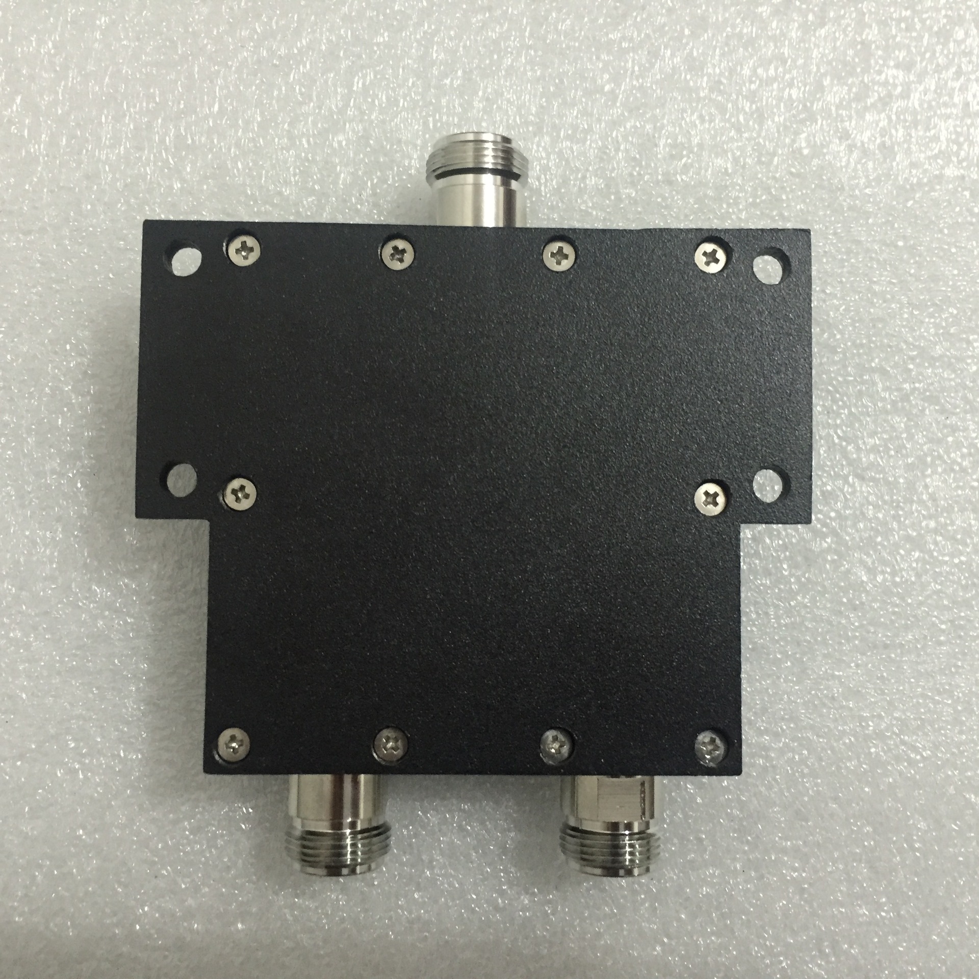 vhf微带二功分器 n-f 136-174mhz