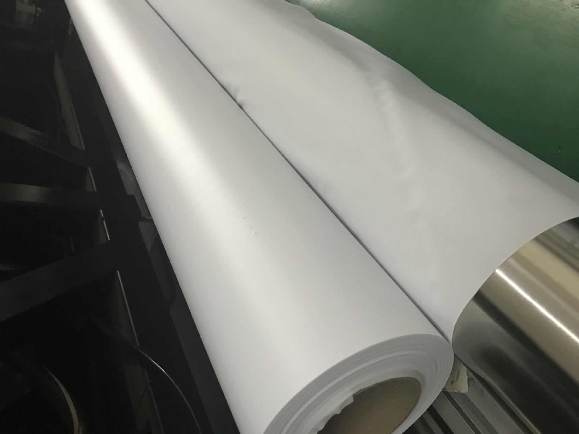 海报灯箱布广告喷绘uv无网纹 刀刮布高清写真背胶喷绘透明灯箱布