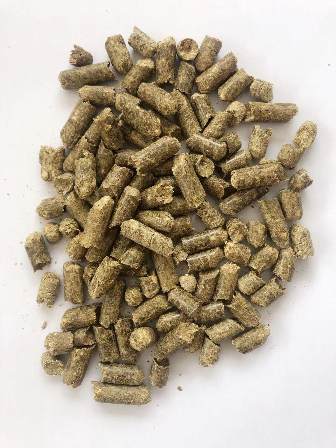 今年新草 玉米秸秆颗粒厂家生产牛羊马动物园养殖场家禽牧草