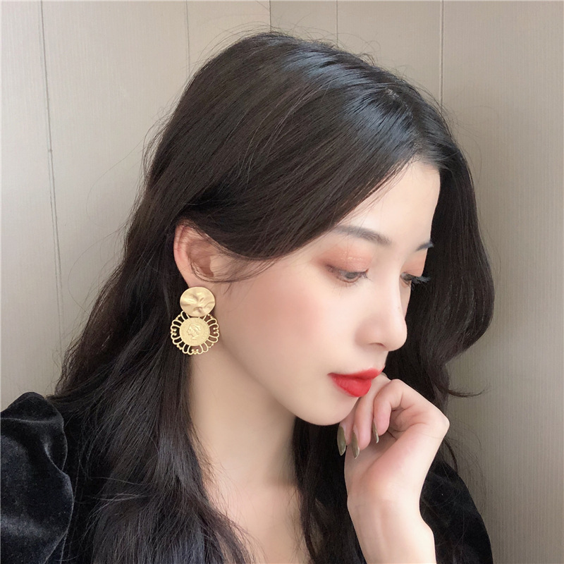 s925银针金属镂空耳环女法式复古网红气质哑光人头像耳钉耳夹f238