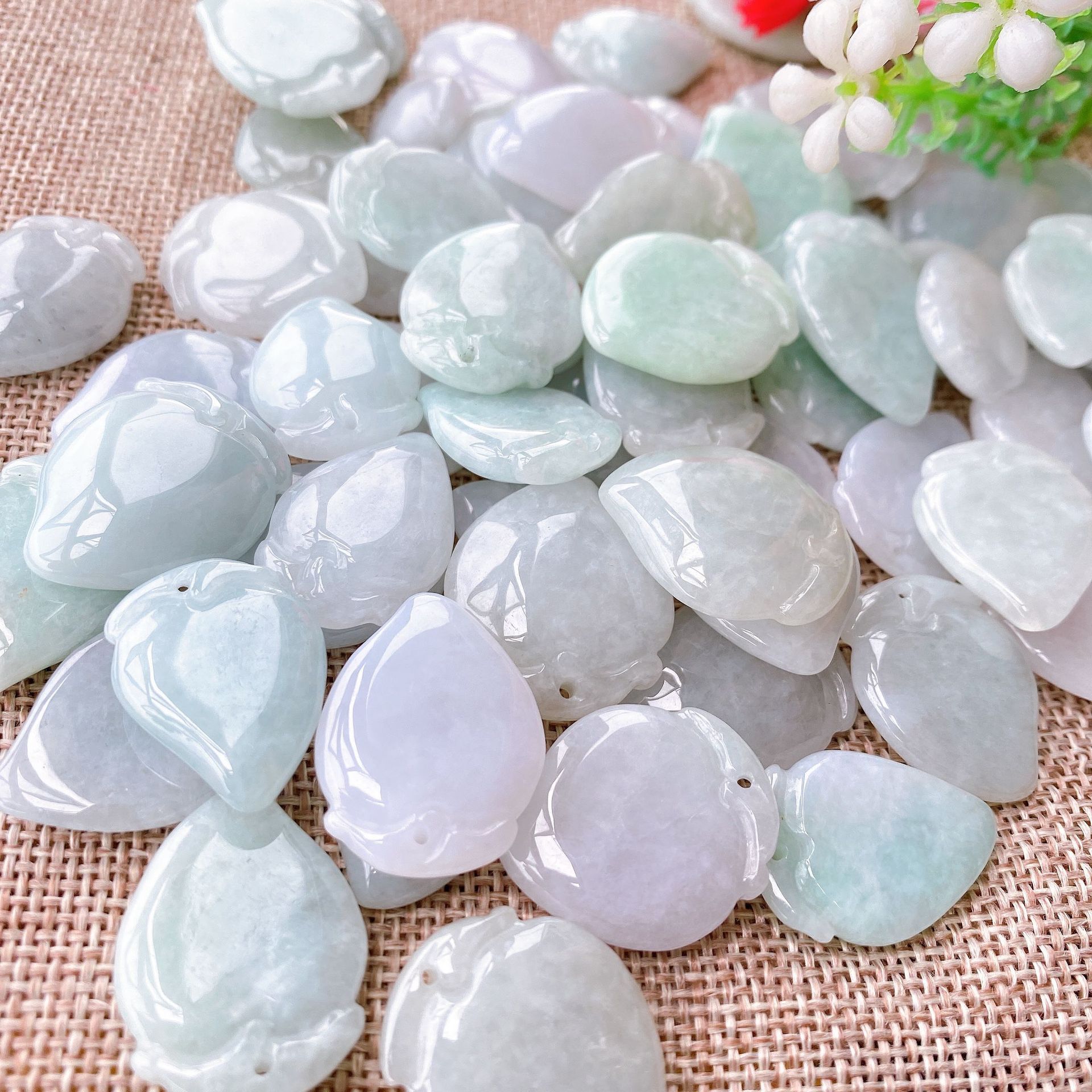 工厂批发 缅甸天然正品a货翡翠桃子吊坠寿桃玉坠玉桃玉牌玉石吊坠