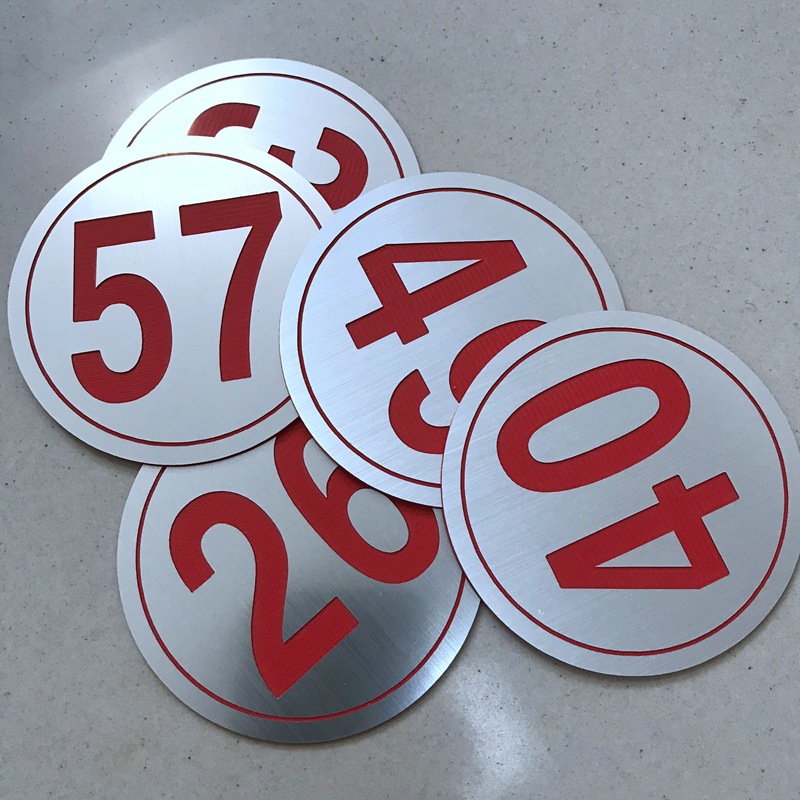 包邮比赛号码牌模特腰牌选手数字编号牌舞蹈辩论赛双色板胸牌