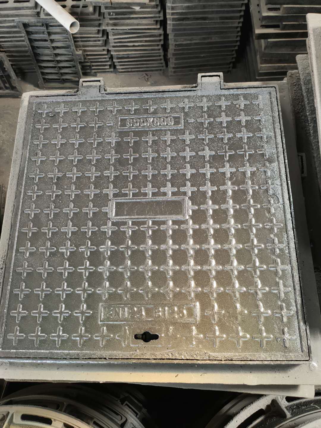 方形井盖