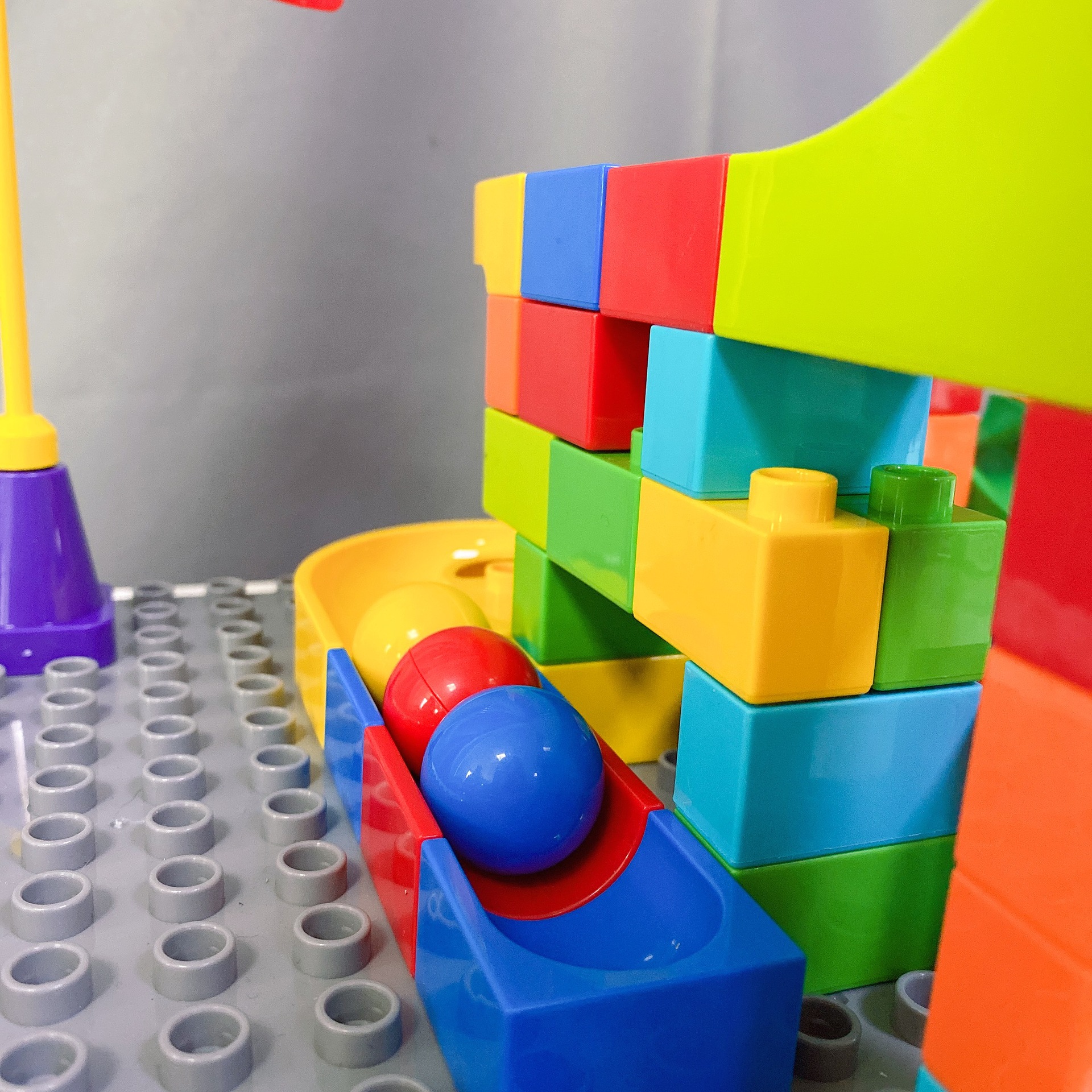 儿童积木益智早教玩具拼装拼插滑道56pcs开心球滚珠百变积木