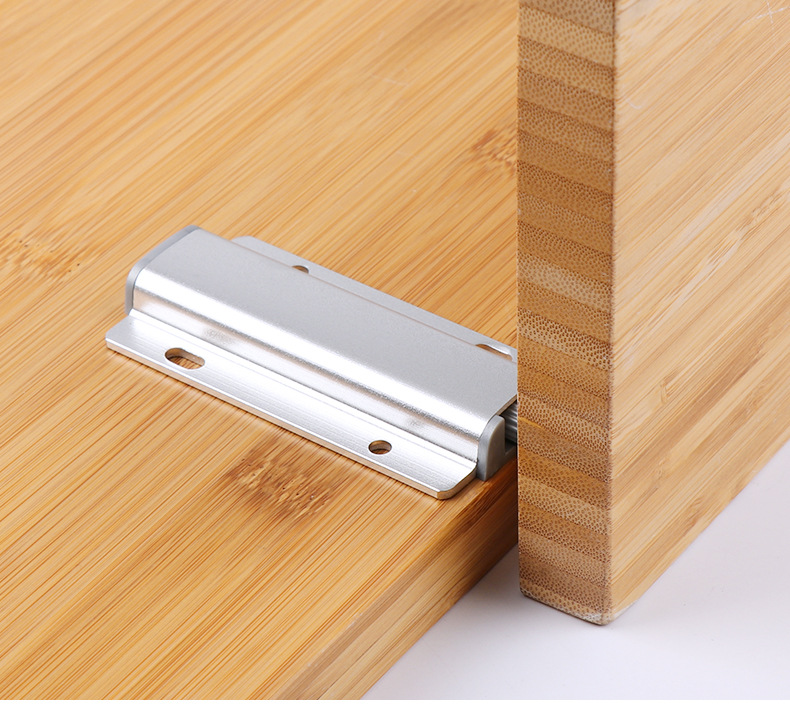 免拉手柜门按弹器 衣柜门铝合金金属反弹器银色柜橱吸自弹器 批发