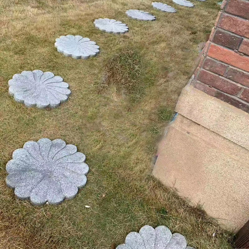 创意踏步石荷花形状水上漂石片各种花型灰色汀步石草坪铺地地面砖