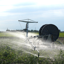 桁架卷盘灌溉设备农业喷灌设备移动多喷头式绞盘喷灌车厂家直销