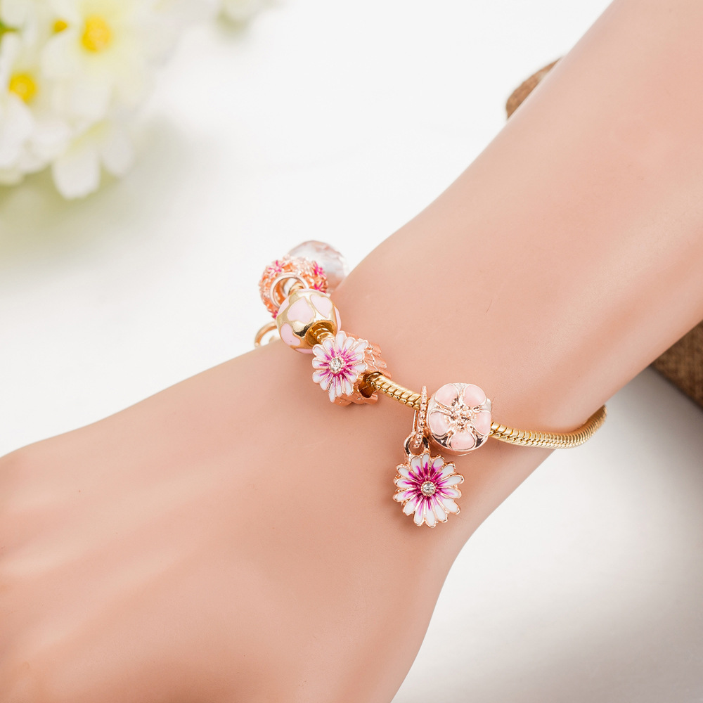 2020韩版爆款小雏菊花手链 女潘家新款粉色花朵串珠手饰一件代发