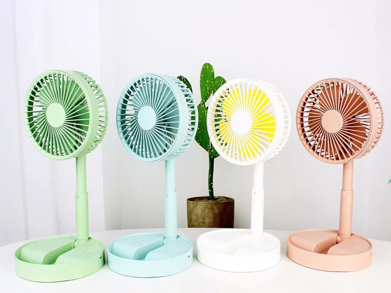 新款迷你便捷手持风扇简约收纳式折叠风扇usb充电三档风变速 批发