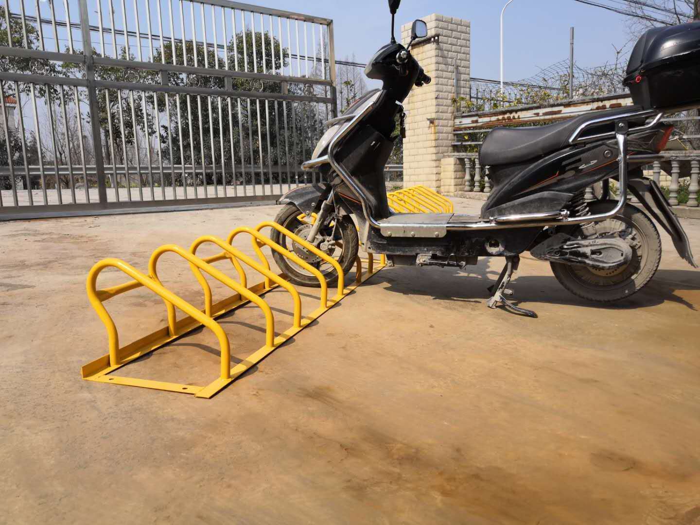 西安小区自行车停车架 学校电动车不锈钢停放架 单车道路停放架