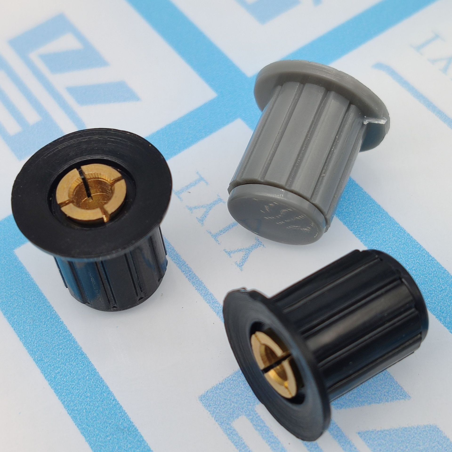 电位器旋钮帽塑料旋钮 电位器旋钮帽子kyp16-16-4j 灰色黑色 铜芯