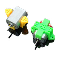 130电机夹 黄/绿色四脚匹配130马达支架 塑料电机夹 玩具紧固件