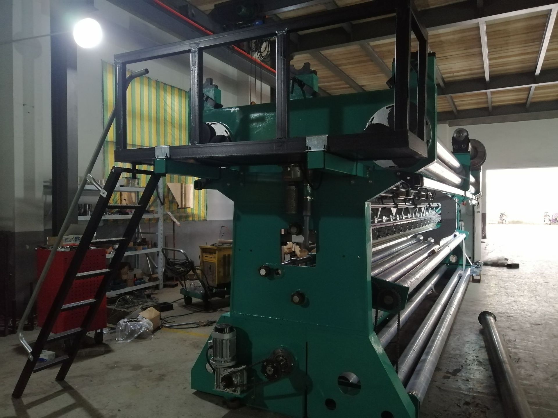 高速电子送经遮阳网经编机