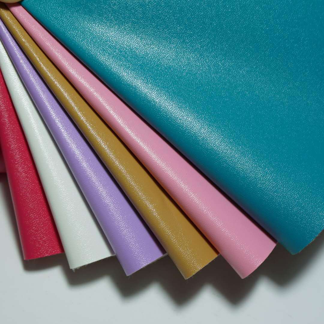 现货11mm拉毛底亮面羊仔纹pvc皮革箱包鞋材沙发装饰革包包面料
