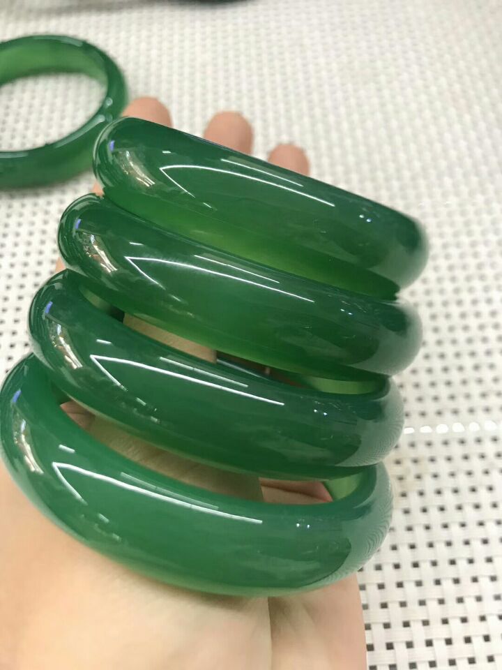 帝王绿玉髓手镯 女款玛瑙玉石玉镯子翡翠色a货冰种玉髓镯子