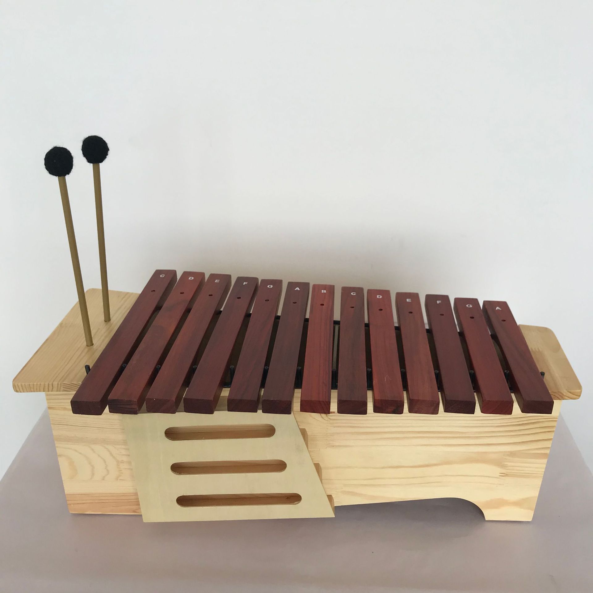 产品介绍:13音变调高中低音木琴 规格: 高音:长59厘米,宽19厘米,高13