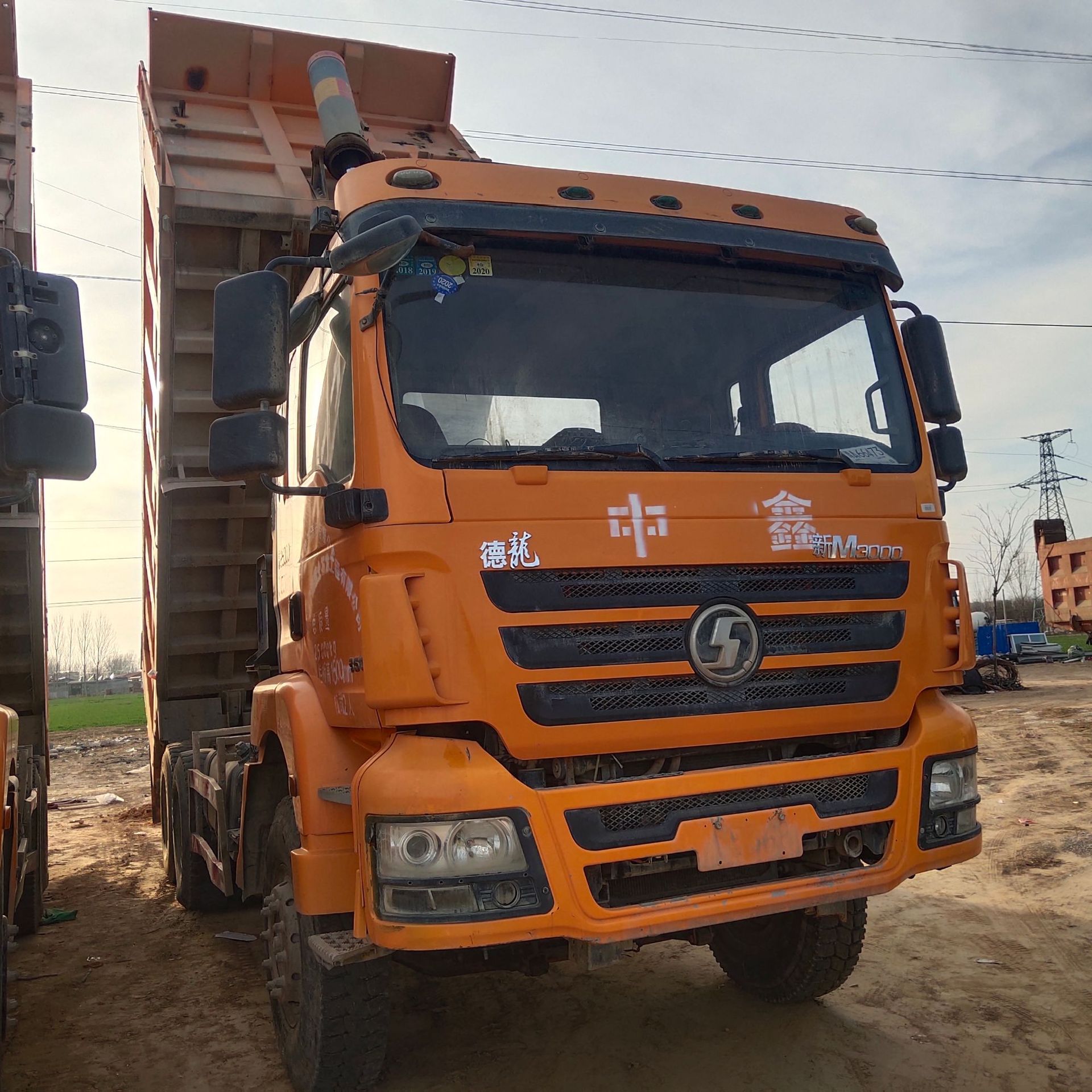 出售二手陕汽德龙新m3000自卸车350马力 国五后八轮自卸车