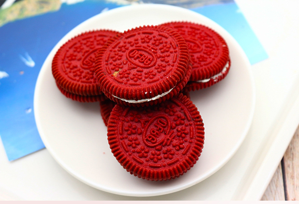 杯装红丝绒夹心饼干网红休闲营养代餐小零食红色夹心小饼趣味小吃