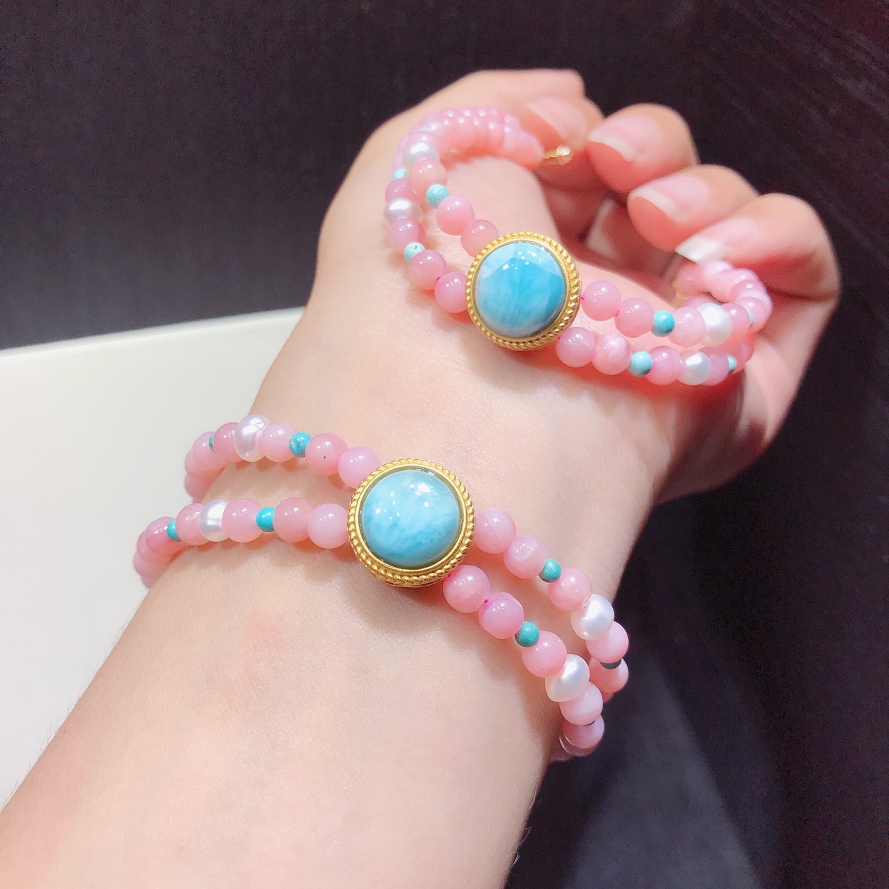 进口天然粉澳宝双圈手链 银镶嵌海纹石配饰 时尚热销粉澳宝手链女