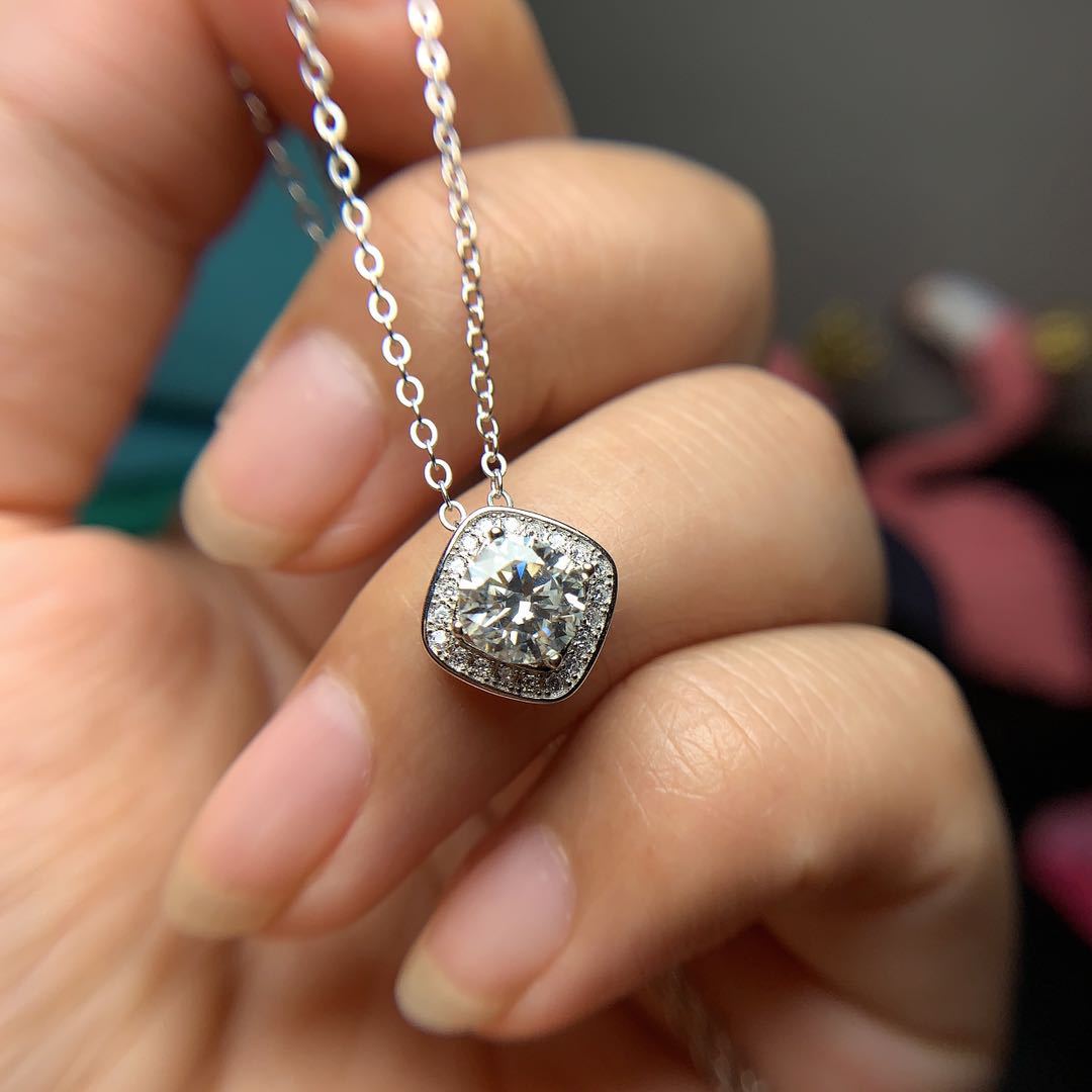 厂家批发1克拉方包莫桑钻锁骨链女饰品项链吊坠莫桑钻石项链礼物