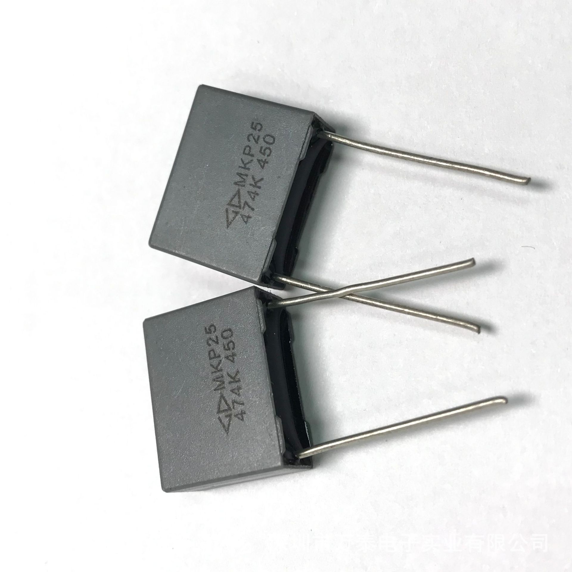 开关电源专用 法拉校正电容mkp25 450v474k 0.47u p15mm 灰色方块
