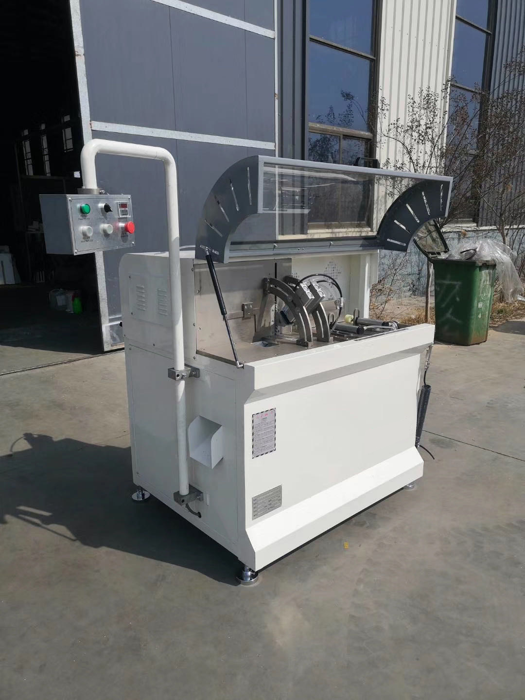 cnc铝合金型材加工机器 铝合金门窗角码锯 角码自动切割锯